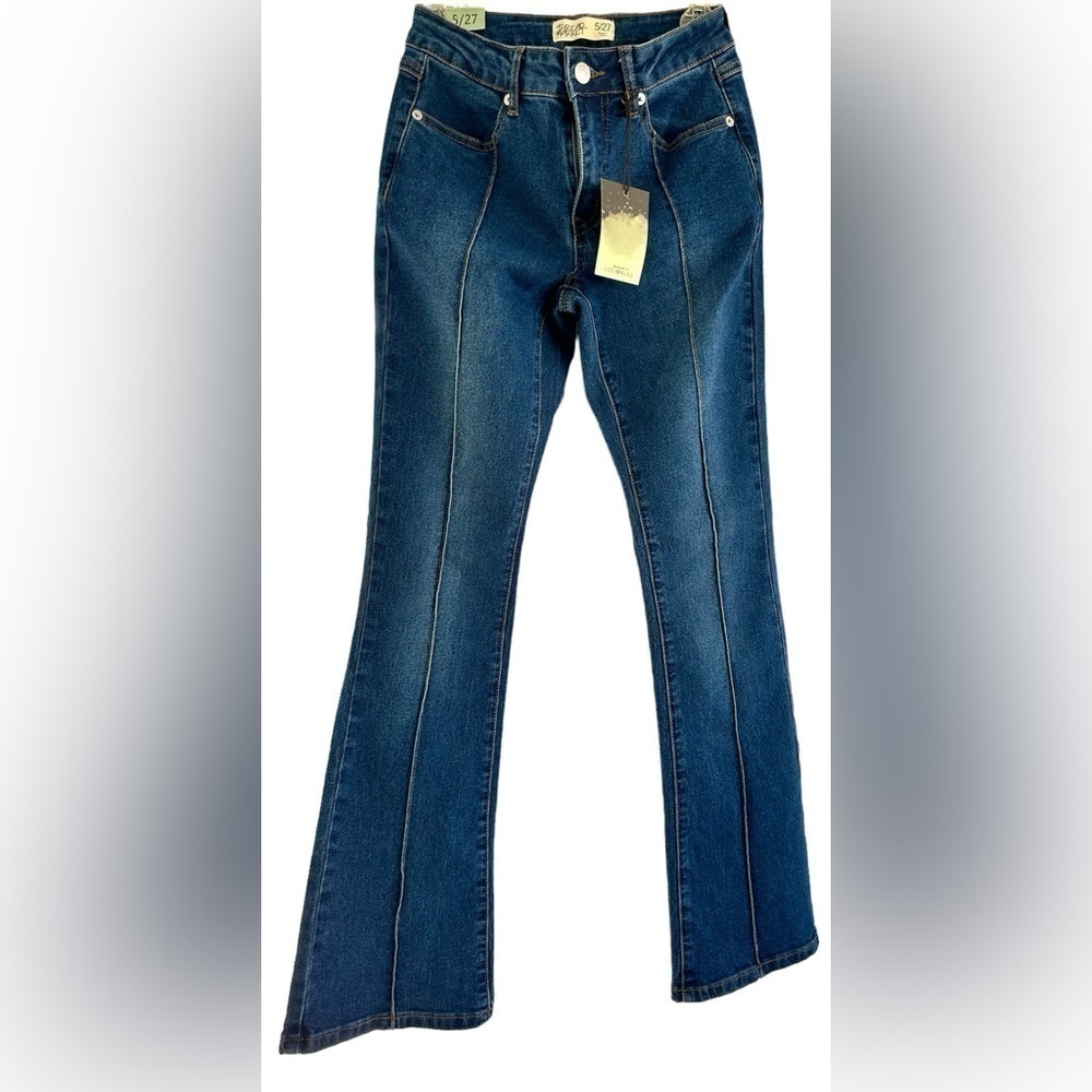 Ladies Thread Market Jeans size 5/27 NWT